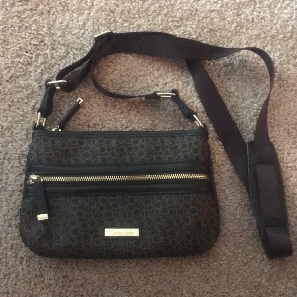 Calvin klein crossbody NWOT size 9.5”x6”